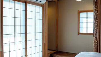 Skrivebord, skrivebord for bærbar PC og strykejern/-brett