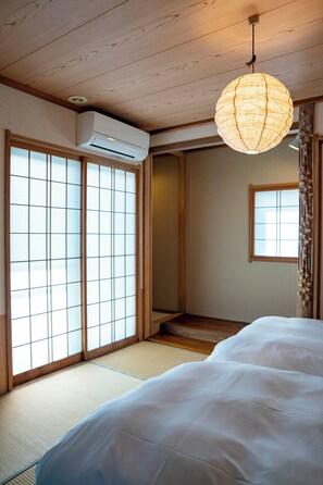 Desk, laptop workspace, iron/ironing board, free WiFi - SEKKA (Furano)