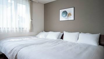 Desk, laptop workspace, iron/ironing board, free WiFi