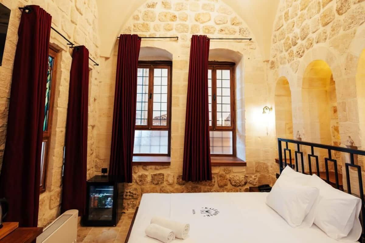Chambre Double Standard, vue ville | Articles gratuits dans le mini-bar, rideaux occultants