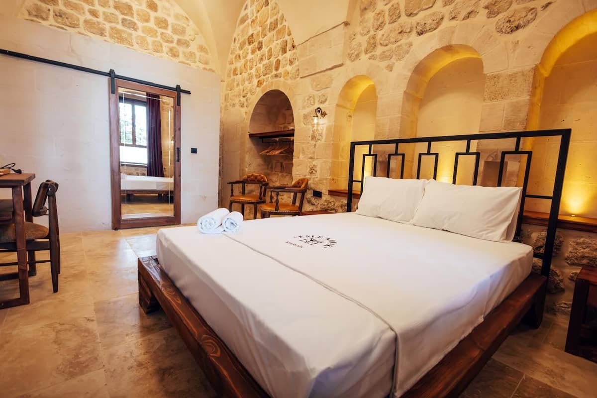 Chambre Double Standard, vue ville | Articles gratuits dans le mini-bar, rideaux occultants