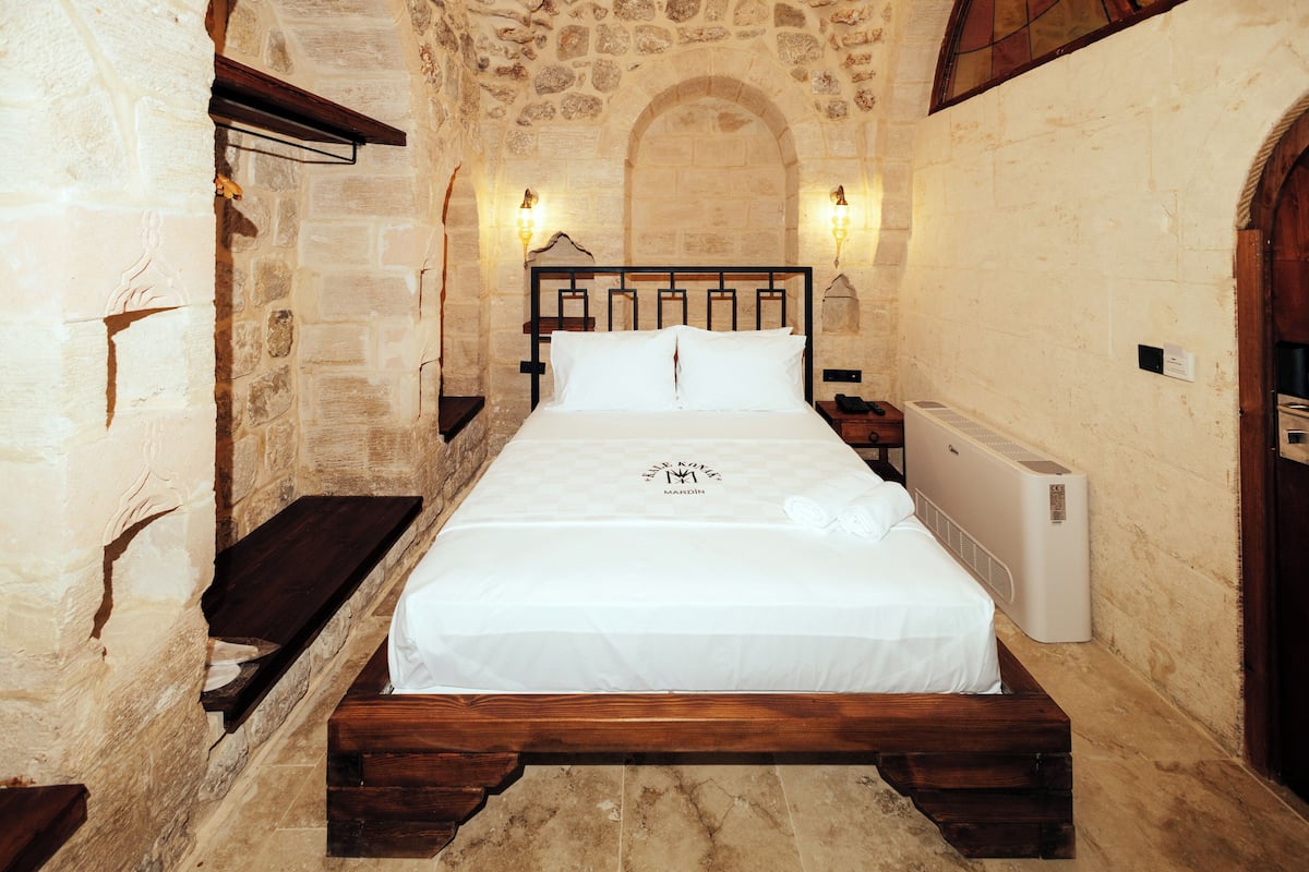 Standard Double Room | Blackout drapes, iron/ironing board, free WiFi, bed sheets
