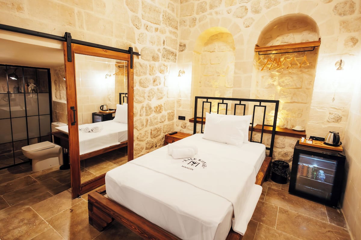 Chambre Double Standard pour 1 personne | Articles gratuits dans le mini-bar, rideaux occultants