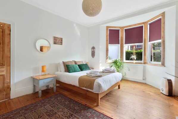 2 bedrooms, iron/ironing board, free WiFi, bed sheets