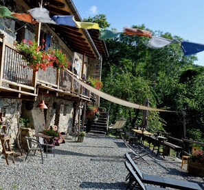 Outdoor dining - The Acorn, a place of peace and reflection (Piemonte)