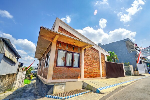 Front of property - OYO 94767 Griya Djati Syariah 1 (Malang)