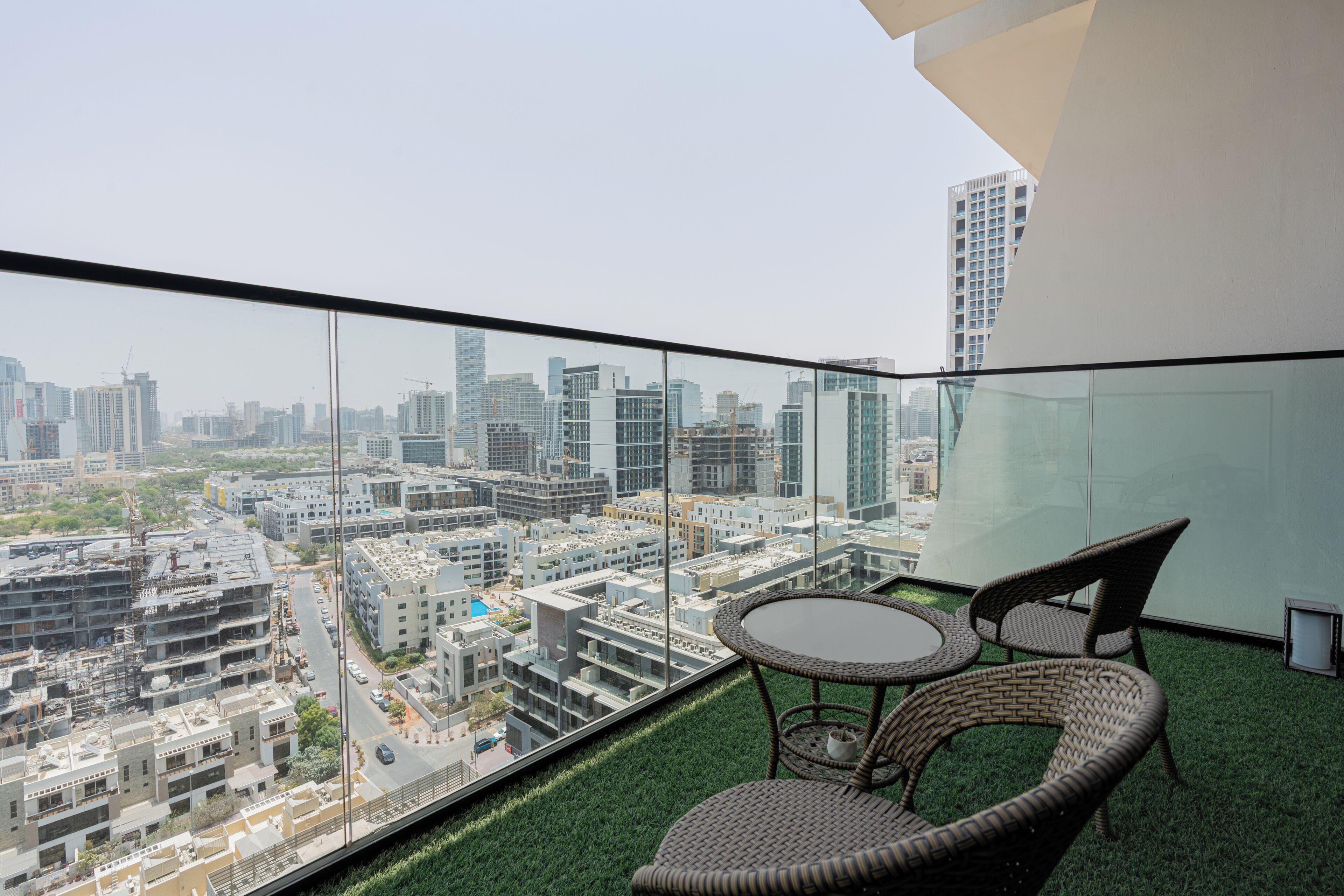 Apartamento luxo, sacada, vista para a cidade | Sacada