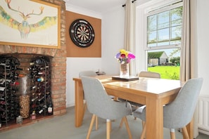 Dining - Spacious 6-Bed Home Surrounded by Nature (Lincolnshire)