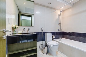 Dusj, hårføner, bidé og håndklær