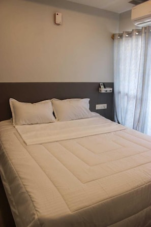 Quarto casal luxo, vista para a cidade | Wi-Fi de cortesia