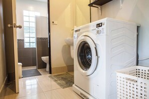 Shower, hair dryer - 150 m from a paradise beach 3 bedrooms pool (Tambon Nong Thale)