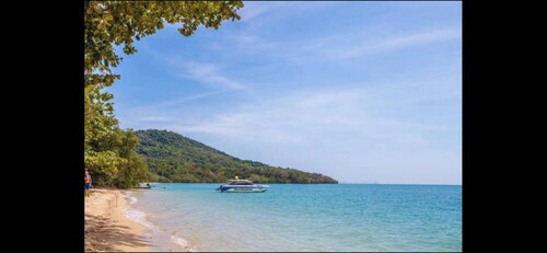 150 m from a paradise beach 3 bedrooms pool