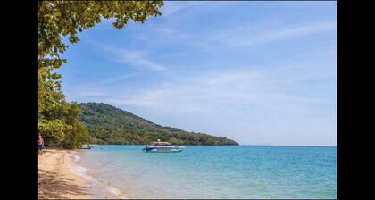 150 m from a paradise beach 3 bedrooms pool