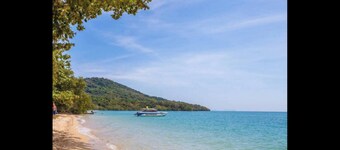 150 m from a paradise beach 3 bedrooms pool