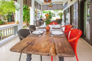 Outdoor dining - 150 m from a paradise beach 3 bedrooms pool (Tambon Nong Thale)