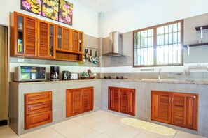 Refrigerador, microondas, horno, lavavajillas