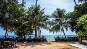 Unclassified image, 2 of 48, button - 150 m from a paradise beach 3 bedrooms pool (Tambon Nong Thale)