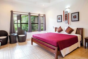 4 bedrooms, iron/ironing board, Internet, bed sheets - Villa with private pool and mountain views (Tambon Ao Nang)