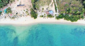 An aerial view of a beach with clear turquoise waters, a sandy shore, and scattered palm trees. - Villa with private pool and mountain views (Tambon Ao Nang)