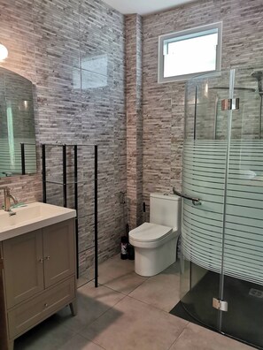 Shower, hair dryer - Blue River 3 bedrooms Pool villa (Nong Thale)