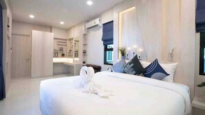 3 bedrooms, iron/ironing board, internet, bed sheets