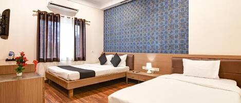 In-room safe, desk, laptop workspace, free WiFi