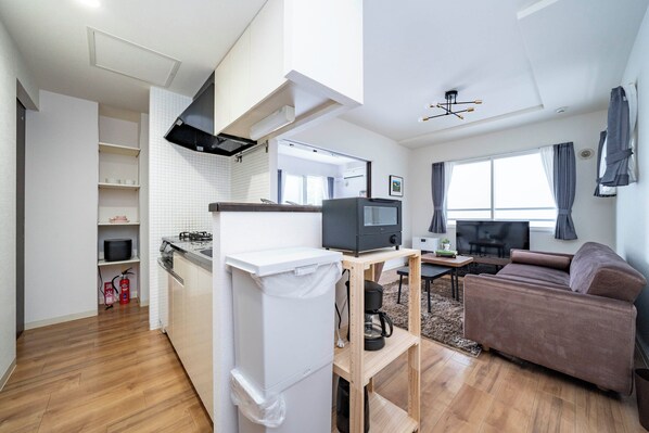 Fridge, microwave, stovetop