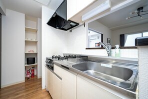 Fridge, microwave, stovetop