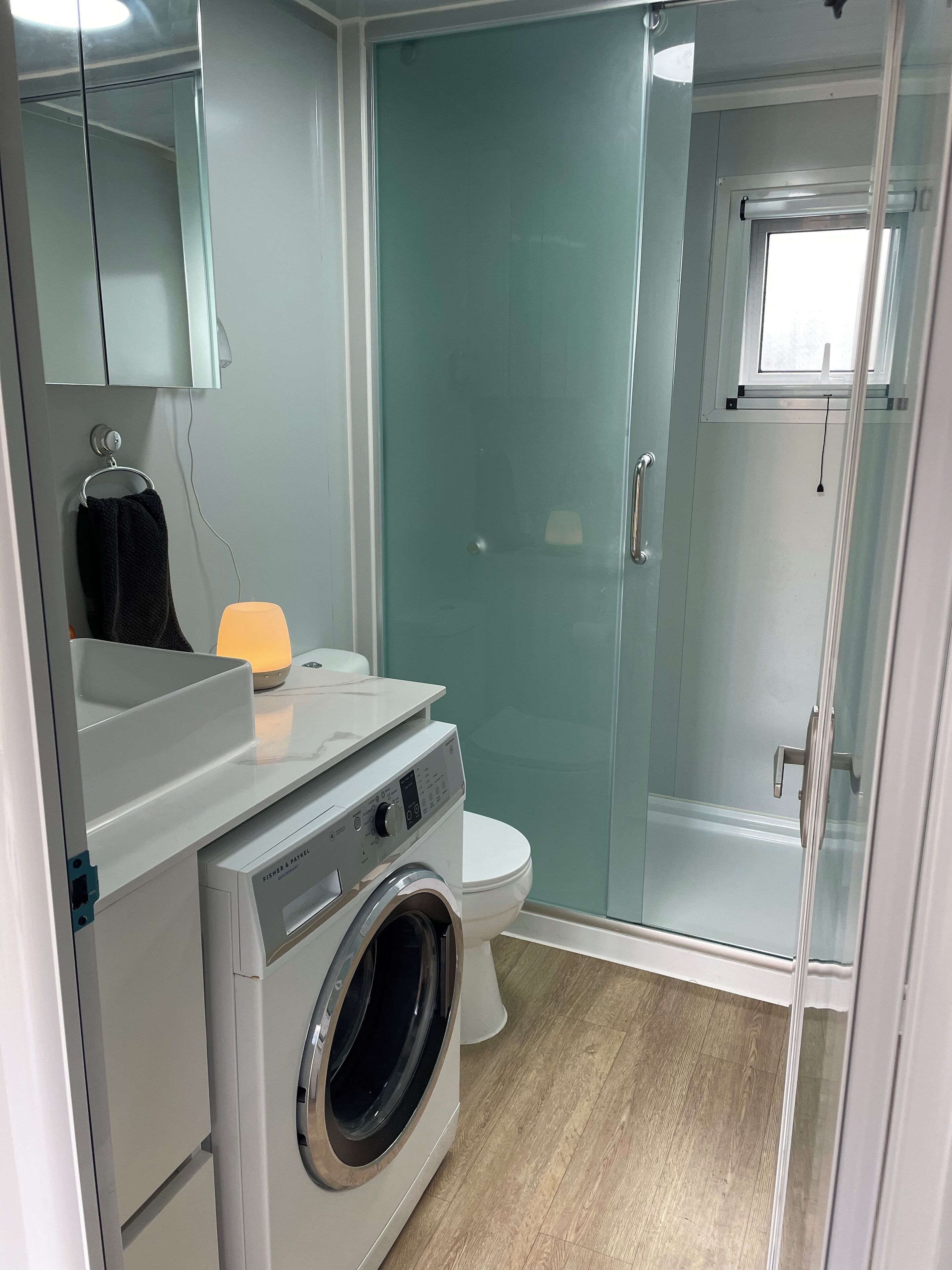Dusche, Handtücher, Seife, Toilettenpapier
