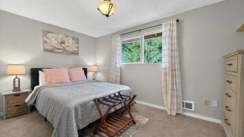 3 chambres, fer et planche à repasser, Wi-Fi, draps fournis