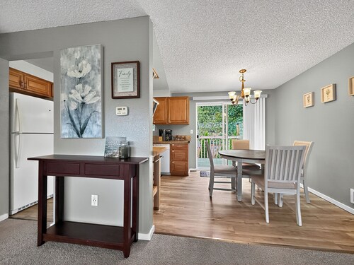 Shabby Chic 3BR Lake Retreat – Walk to Park, Shops, & More