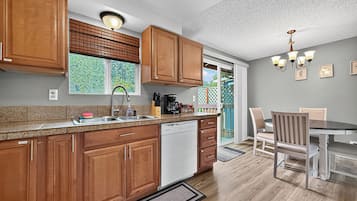 Microones, forn, placa de cuina i rentaplats