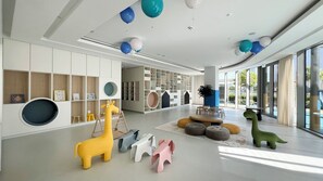 Área de juegos infantiles bajo techo