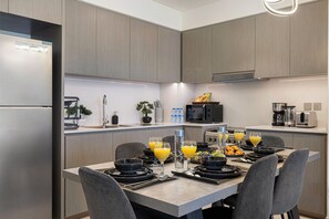 Luxury Apartment, 2 Bedrooms, Private Pool, Lake View | Private kitchenette | Full-size fridge, microwave, oven, stovetop