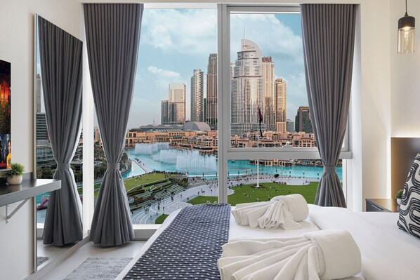 Luxury Apartment, 2 Bedrooms, Private Pool, Lake View