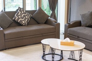 Luxury Apartment, 2 Bedrooms, Private Pool, Lake View | Living room | 65-inch Smart TV with cable channels, Netflix, Hulu