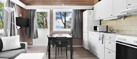 Deluxe-bungalow, parveke, merinäköala | Ilmainen Wi-Fi, pääsy pyörätuolilla