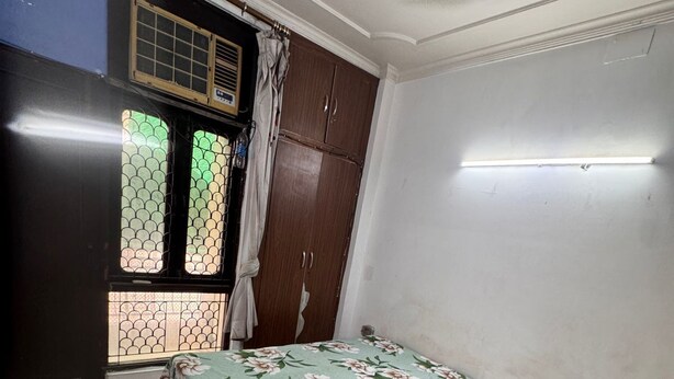 Gambar tidak terklasifikasi, 1 dari 7, tombol