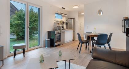 Holiday Home 'Accommodation for Trade Fairs and Leisure' with Private Garden