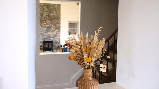 A staircase with a vase of dried flowers on a table. - Historic Gardener’s House in Haltinne (Gesves)