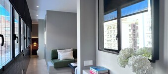 Edmond Vibes Almagro Suites