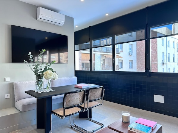 Living area - Edmond Vibes Almagro Suites (Madrid)