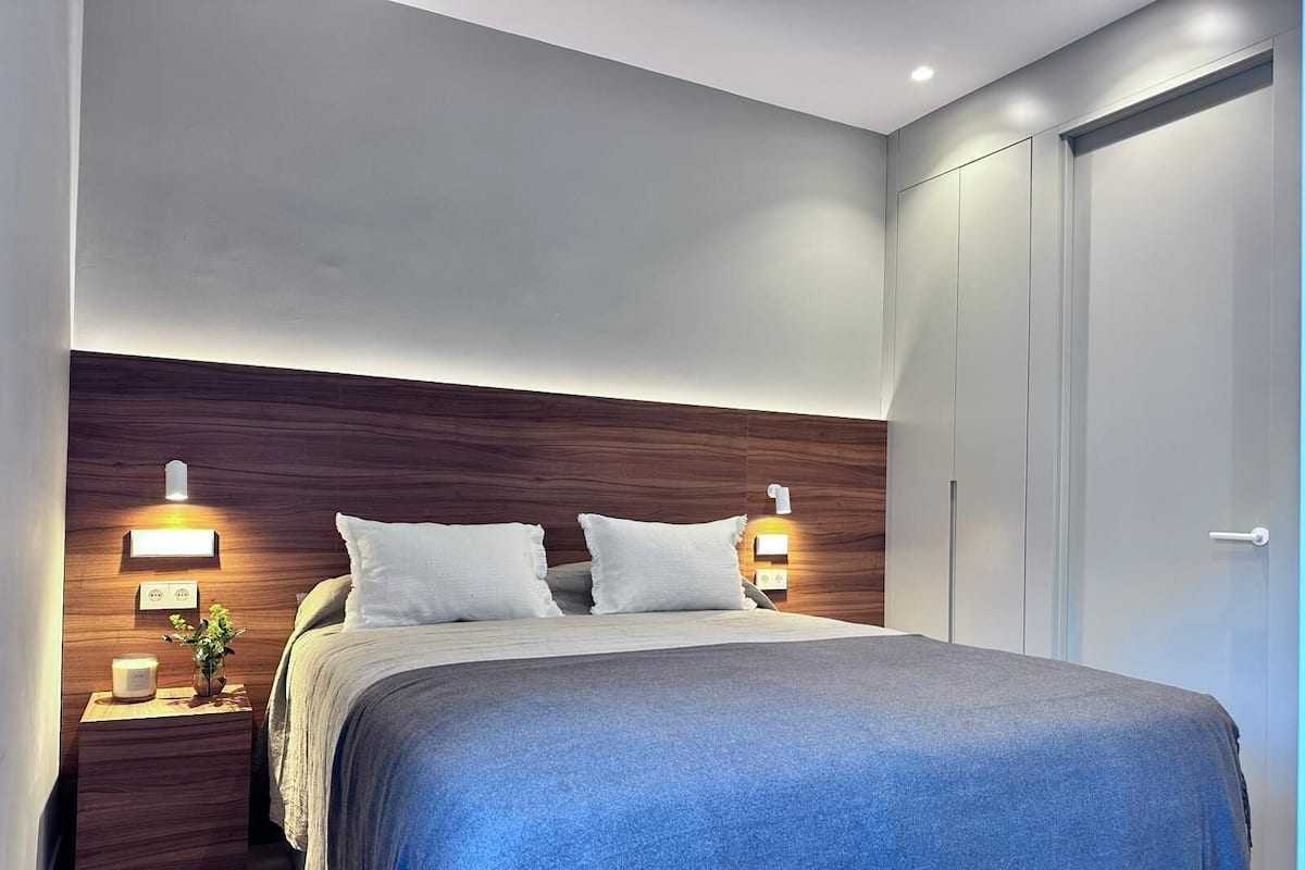 Comfort Apartment, 2 Bedrooms, City View | Blackout drapes, iron/ironing board, free WiFi