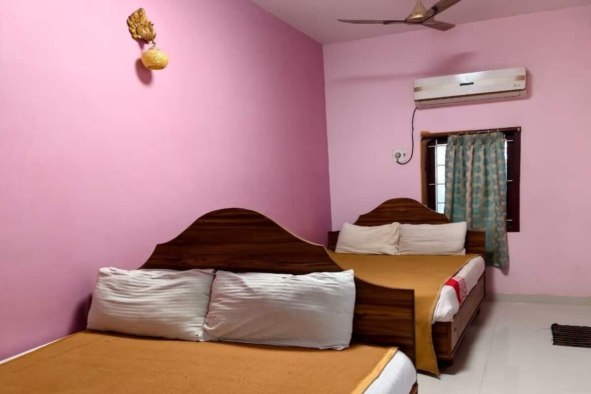 Deluxe Quadruple Room | Desk, free WiFi, bed sheets