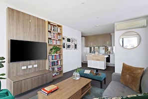 Interior - A Cozy 2BR Apt With Harbour Views and Free Parking (Melbourne)