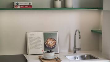 Economy Studio, Balcony, City View | Private kitchen | Full-size fridge, microwave, oven, stovetop