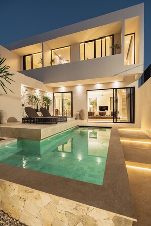 Outdoor pool, pool loungers