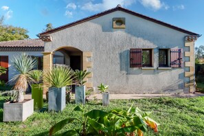 المنشأة من الخارج