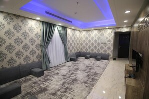 In-room safe, soundproofing, iron/ironing board, free WiFi