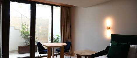 4 habitaciones, tabla de planchar con plancha, wifi y ropa de cama